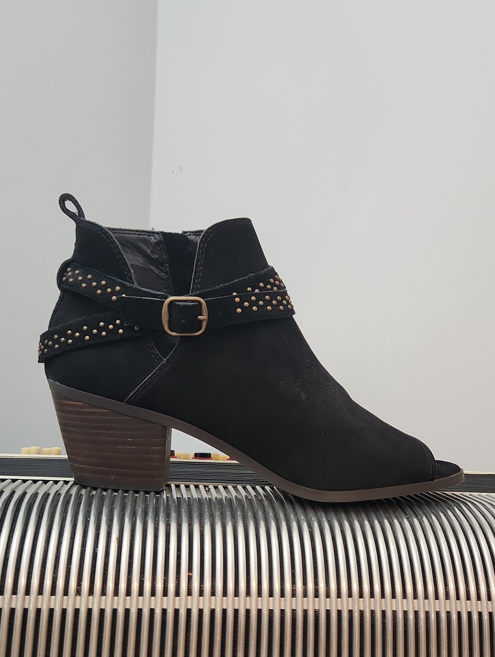 LUCKY BRAND BLACK SUEDE OPEN TOE ANKLE BOOT W/BRASS STUDDED ANKLE ACCENT SZ 8.5